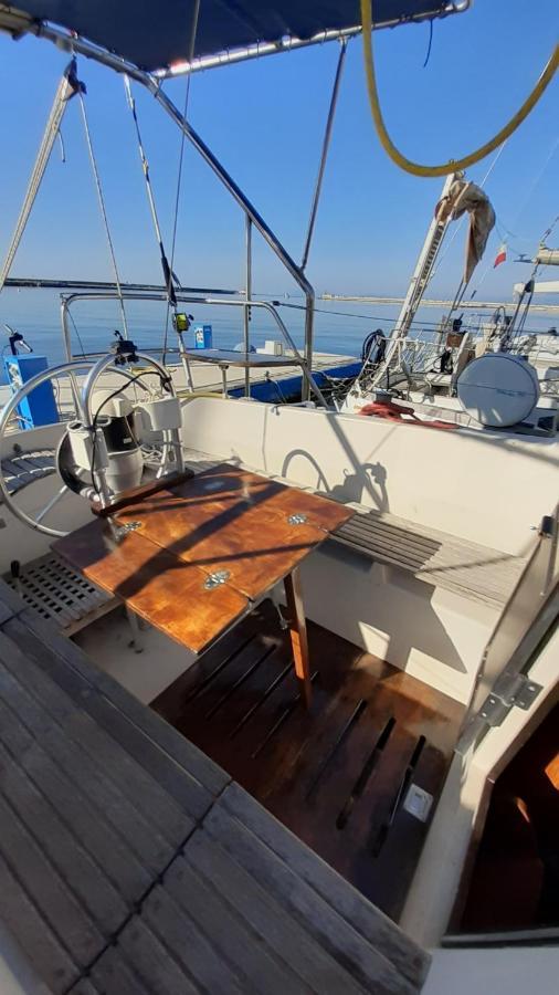Bed & Boat Brezza Del Mare Viareggio Exterior foto