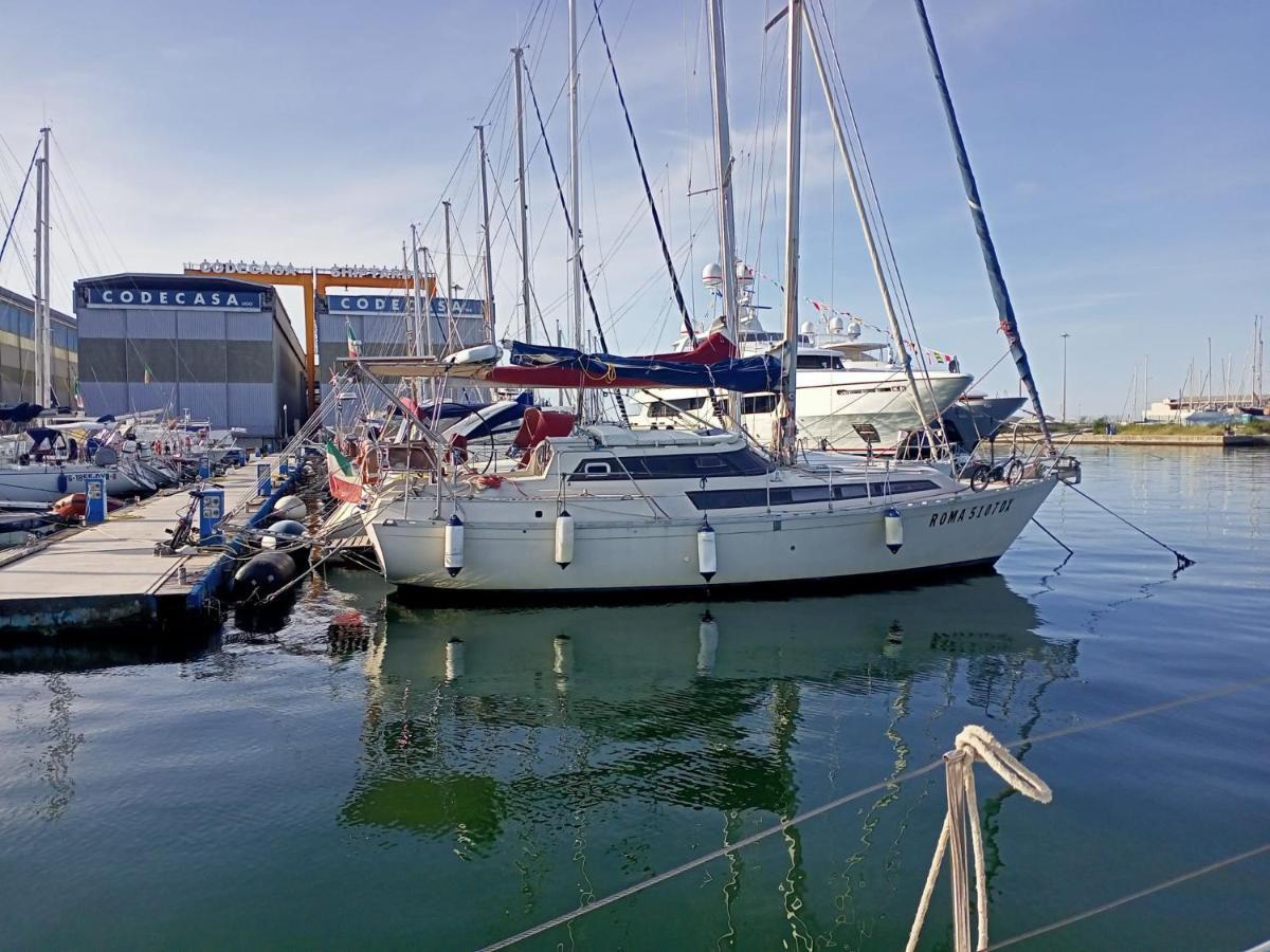 Bed & Boat Brezza Del Mare Viareggio Exterior foto
